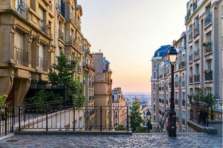 A Pocket Guide to Montmartre, Paris