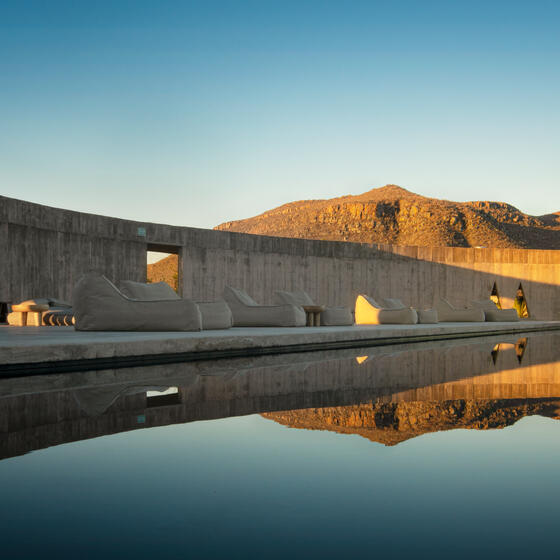 Paradero Todos Santos, Exterior