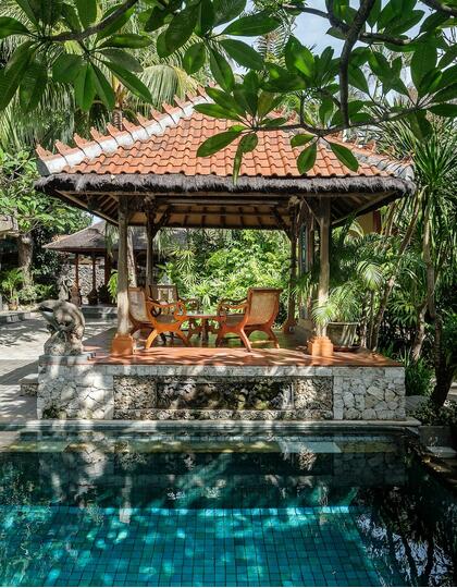 The pool at Tandjung Sari, Bali