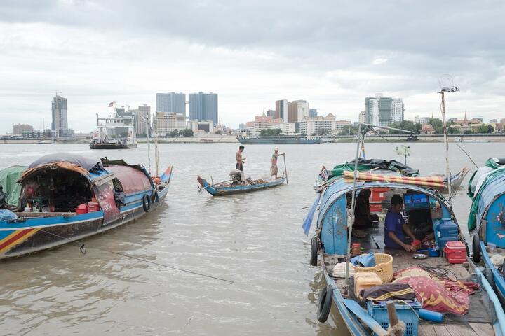  Fishermen from the Cham ethnic group live in pirogue on the island opposite side of Koh Pich. 