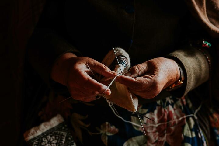 Hands knitting