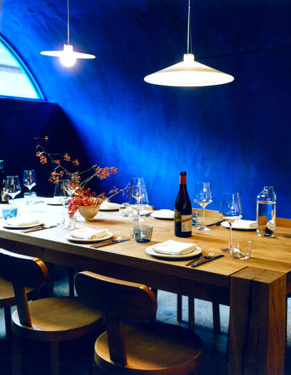 The vivid blue alcove dining space